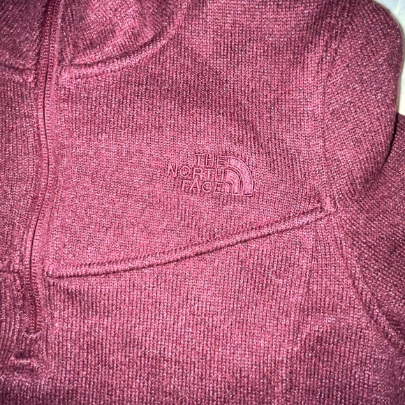 North Face 1:4 Zip Burgundy Pull Over - Picture 4 of 9
